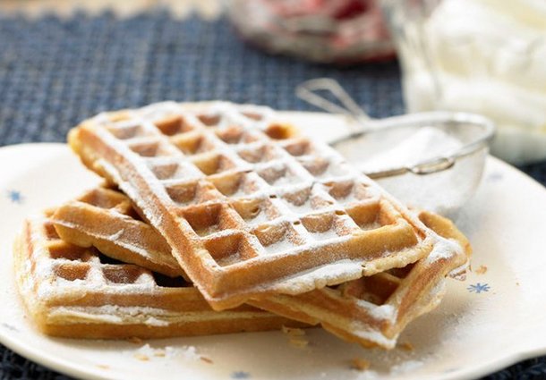 Crêpe/Waffel mit Zucker/Zimtzucker/Puderzucker