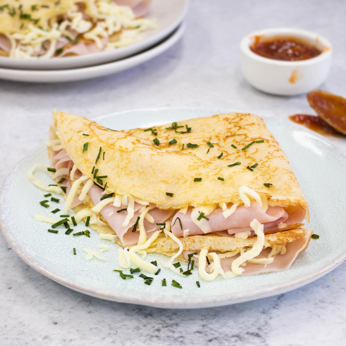 Crêpe/Waffel mit Käse und Schinken