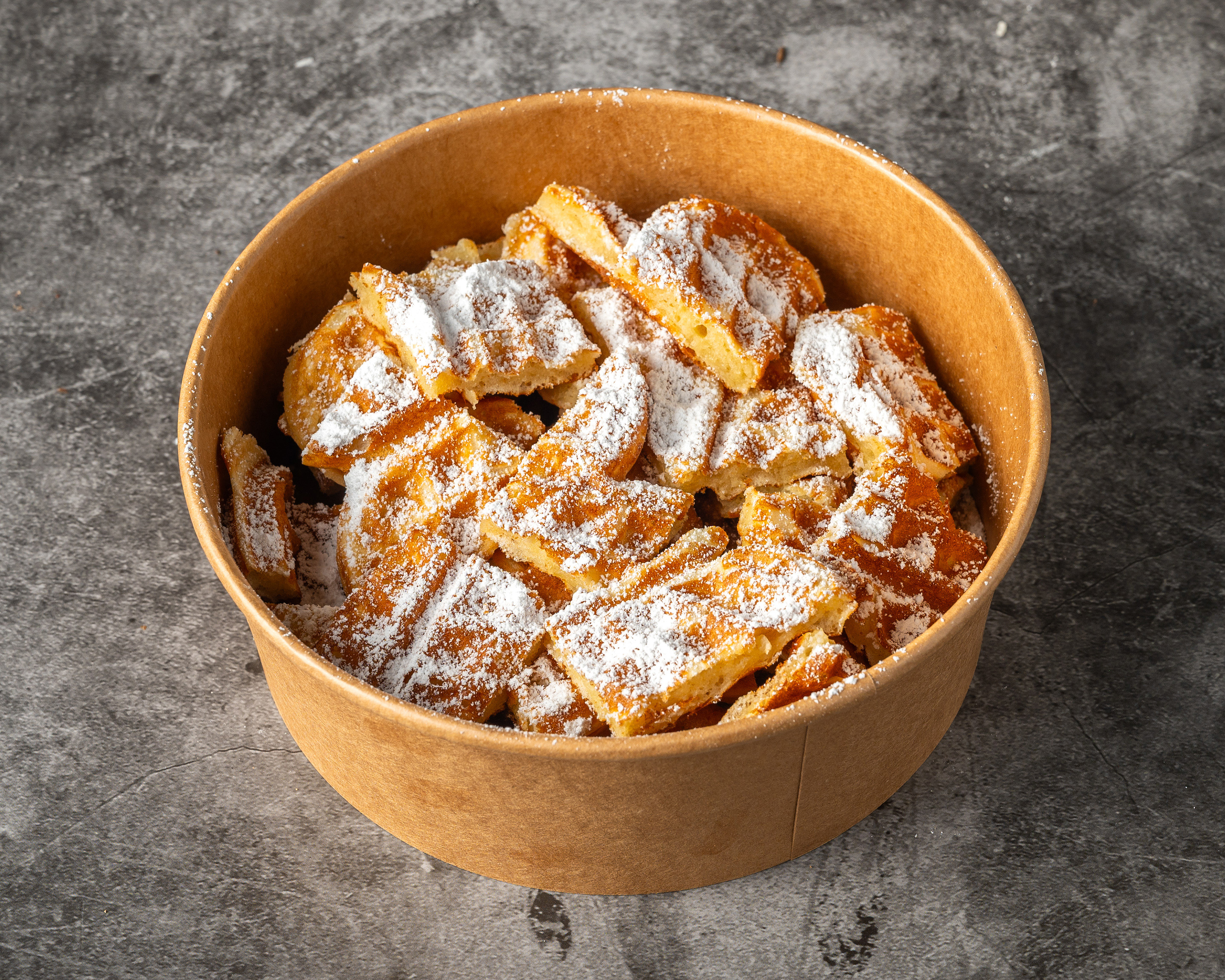 Waffel-Bowl mit Puderzucker